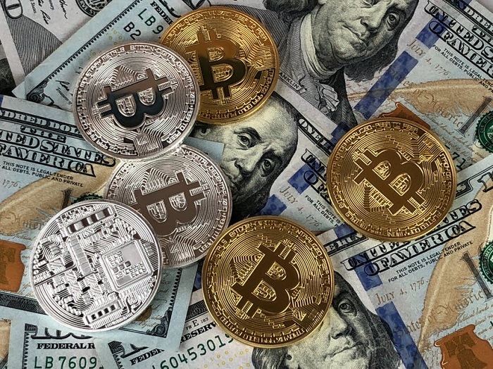 Money on the Dark Web: Bitcoin Fades as Monero Rises?