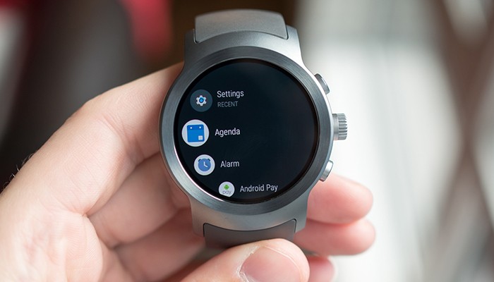 Google Introduces New Wear OS Updates For AoG and Battery Saver Mode