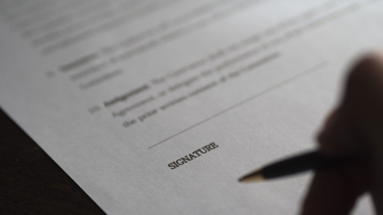 What the Difference Between Digital Signatures and Digital Certificates