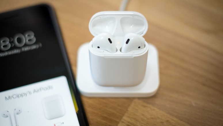 iOS 12.2 Developer Beta Hints at AirPods With Voice Control