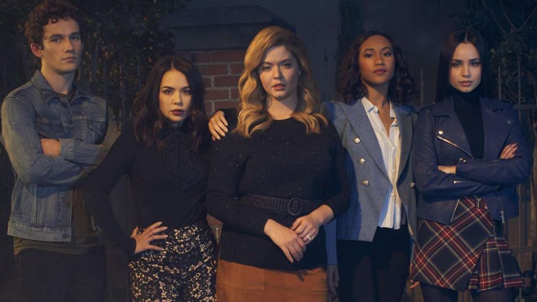 PRETTY LITTLE LIARS: THE PERFECTIONIST