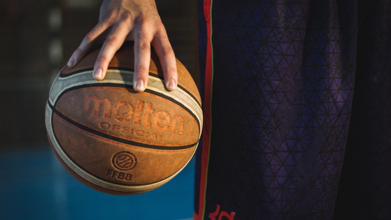 basket ball held by player