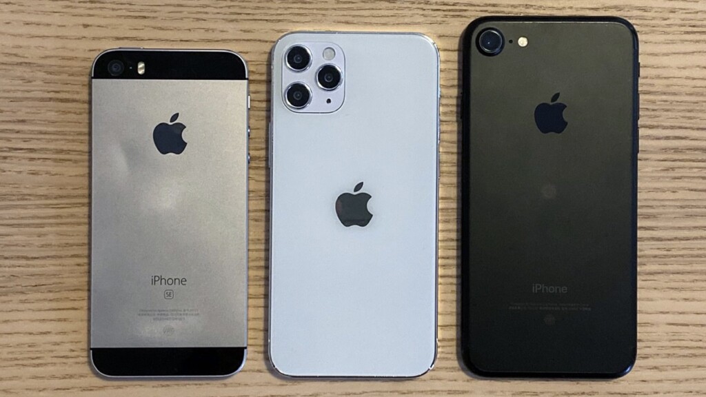 iPhone 12 Dummy Unit Compared to iPhone SE iPhone 7