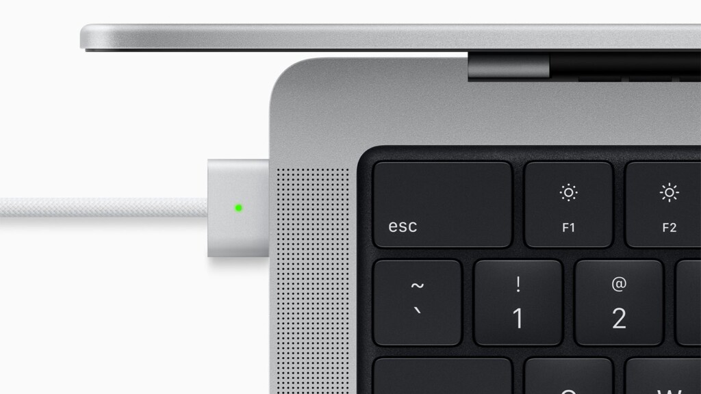 MacBook Pro 2021 Model MagSafe Charging