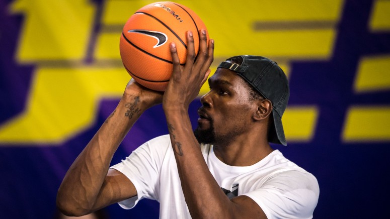 NBA Star Kevin Durant Golden State Warriors