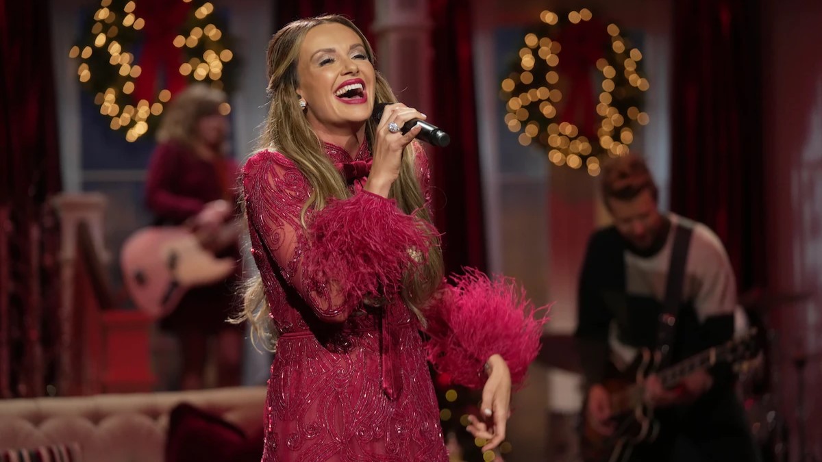 How to Watch CMA Country Christmas 2022 Online Stream the Special With