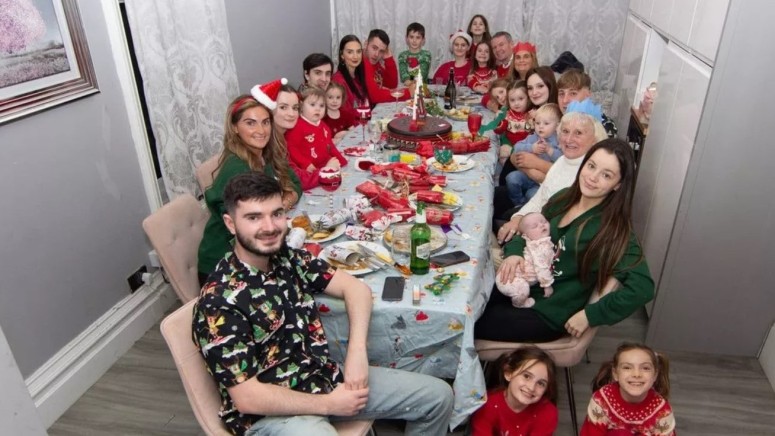 22 Kids at Christmas