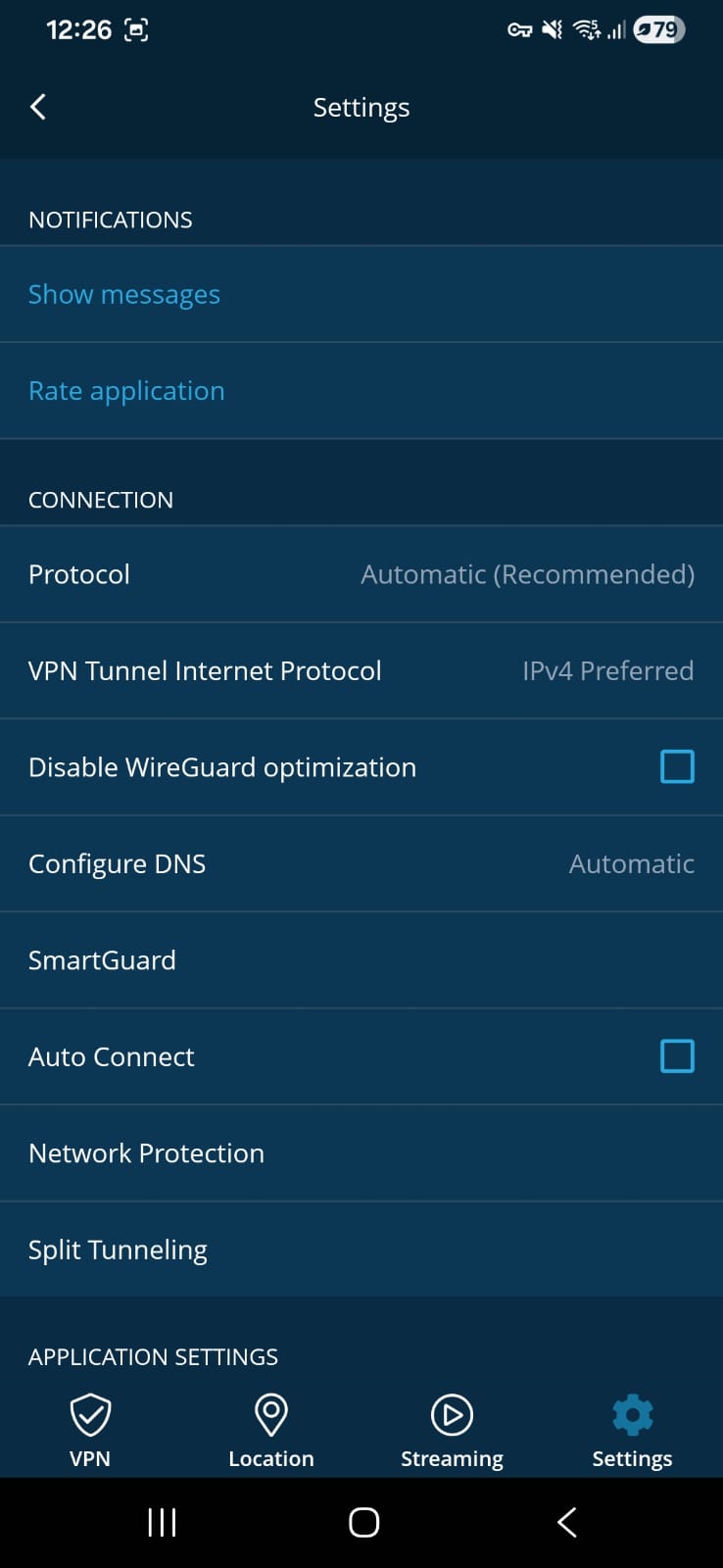Hide.me VPN settings page showing options for notifications, connection protocols, DNS, SmartGuard, auto‑connect, and split tunneling